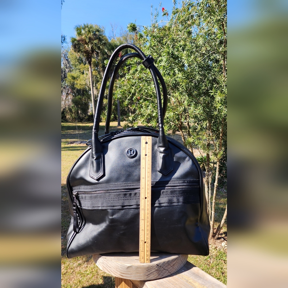 Lululemon Athletica Sleek Baby Bag